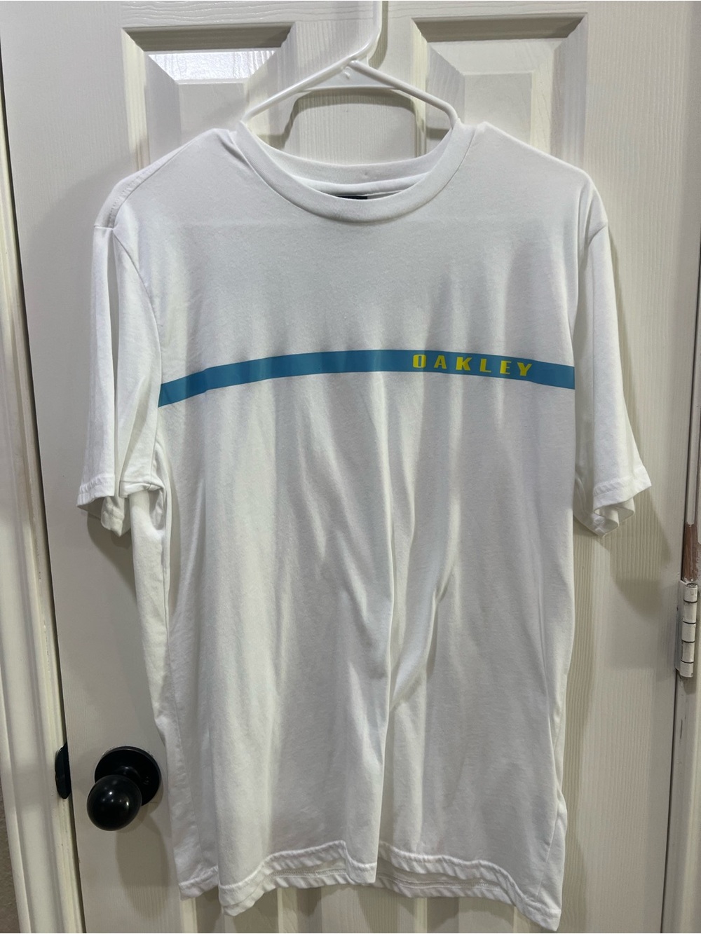 Oakley Graphic T Shirt White Teal and Yellow Mens Size Medium Short Sleeve